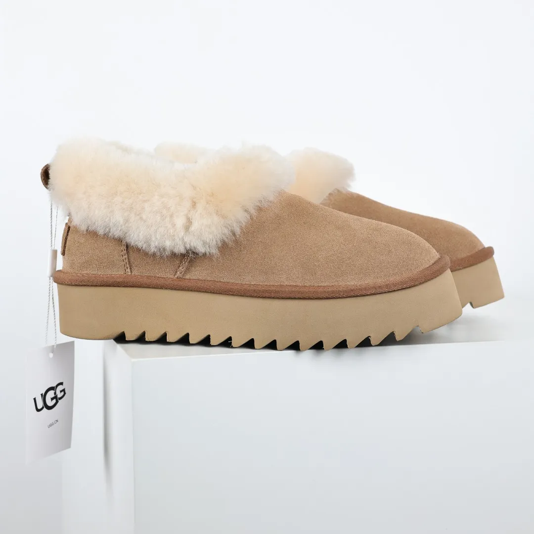 Pick up locally 💰580 Core recommendation Good price It is a very suitable choice for home use. In recent years, uug has launched a series of styles, which are partially geared towards the preferences of young consumers and have also moved to the forefront of fashion trends. Shoe body material: water-repellent coated suede upper, 17 mm UGGPURE™ implantable wool insole, lightweight non-slip and comfortable rubber outsole, with brand LOGO and trademark, with full packaging Size: 35 36 37 38 39 40